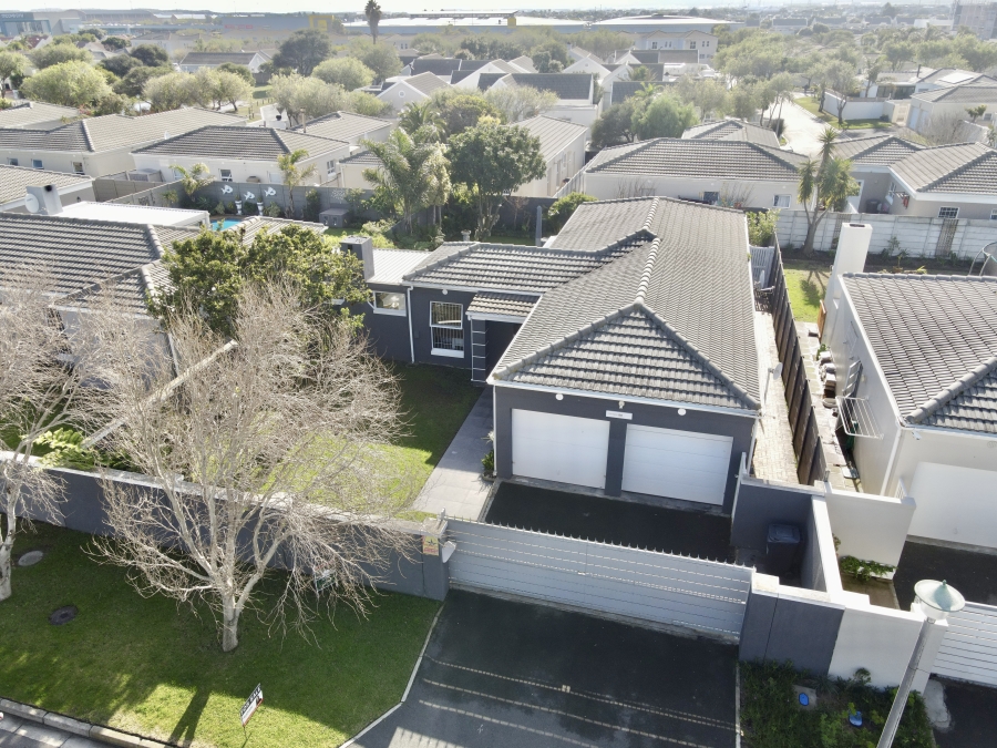 3 Bedroom Property for Sale in Sunningdale Western Cape